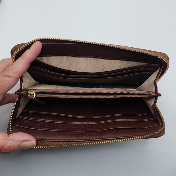 🚫SOLD🚫 MK Michael Kors Continental Signature Fabric Logo Wallet Zip Around - Picture 6 of 11